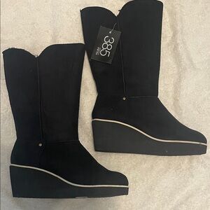 NWT 385 Fifth Black Wedge Boots